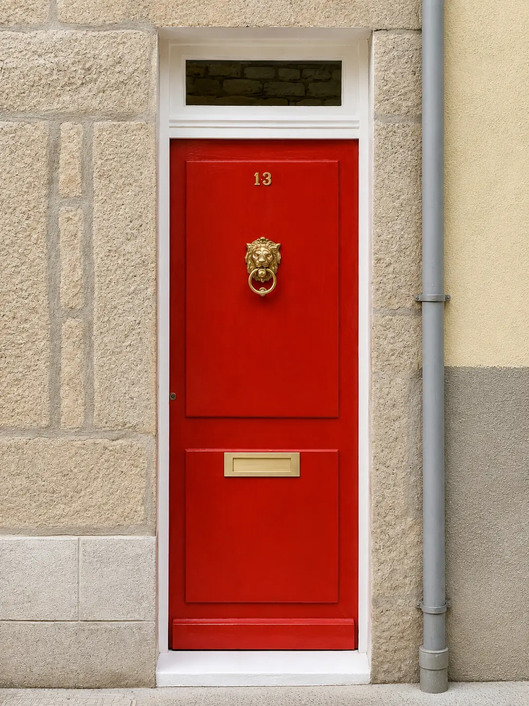 La porte rouge du 13 rue Denis-Épitalon